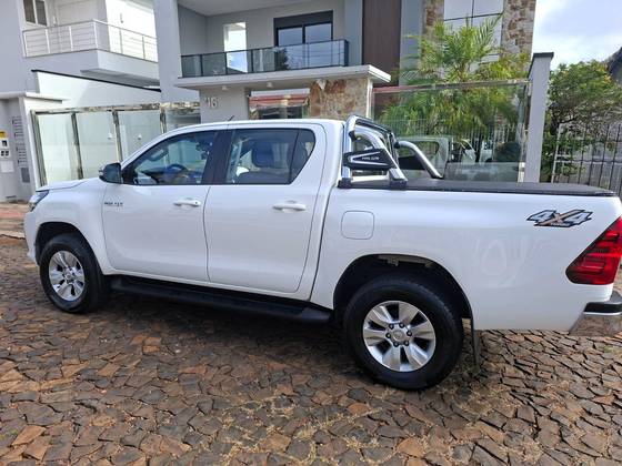 TOYOTA HILUX 2.8 SRV 4X4 CD 16V DIESEL 4P AUTOMÁTICO TOYOTA HILUX 2.8 SRV 4X4 CD 16V DIESEL 4P AUTOMÁTICO